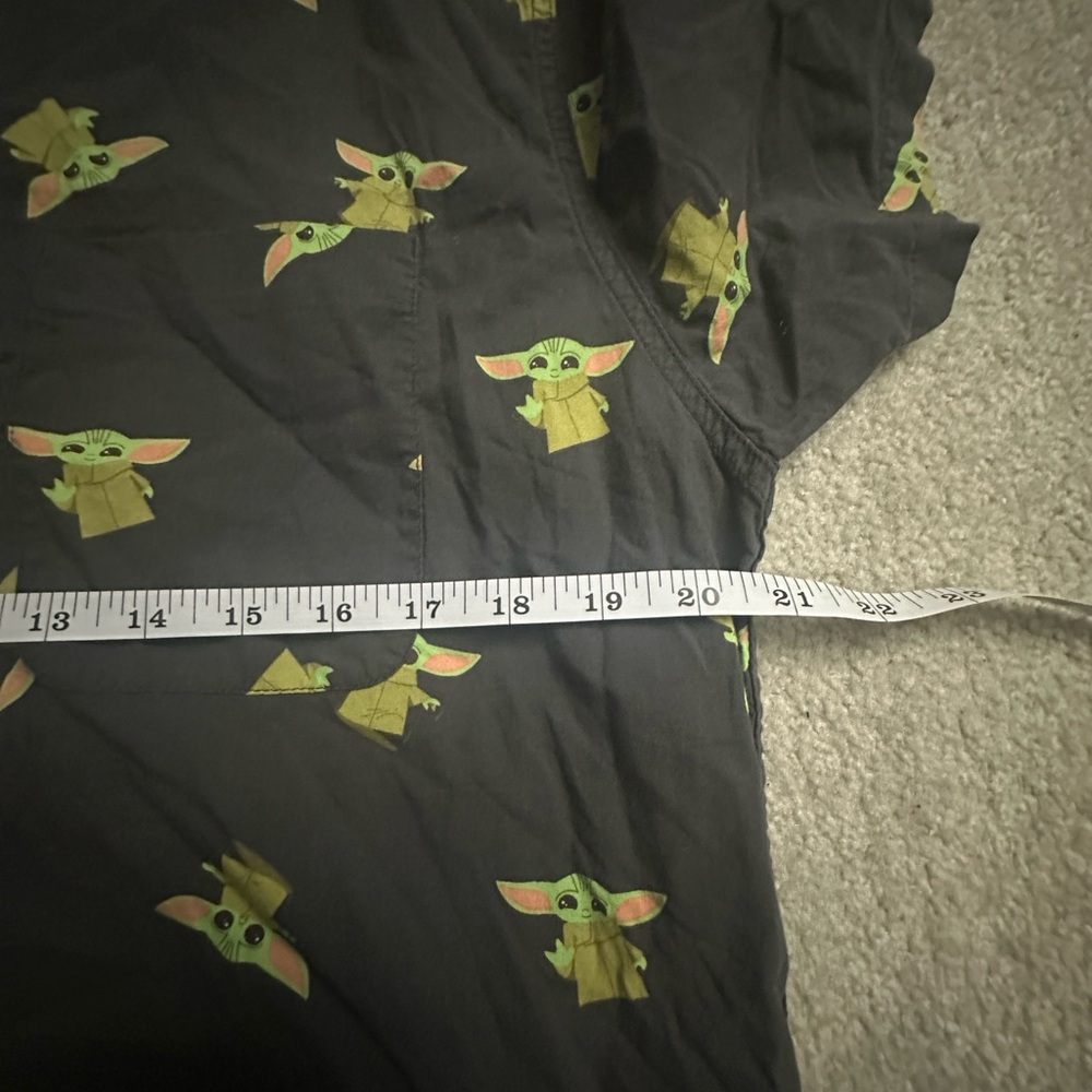 Star Wars Shirt - Men’s Button Down Shirt - Size L - Baby Yoda/Grogu Pattern - Picture 4 of 5